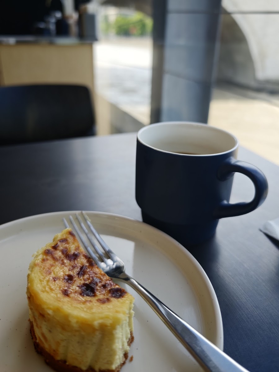 Basque cheesecake with filter coffee